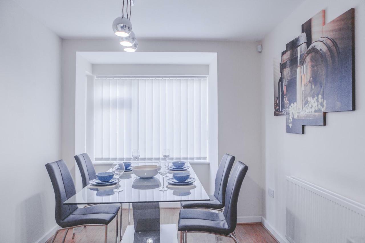 Salford Holiday Apartment Манчестер Екстер'єр фото