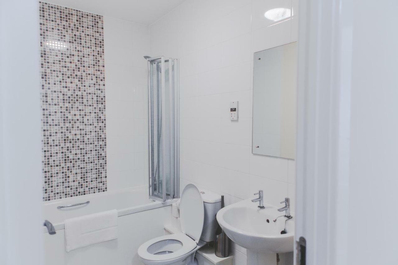 Salford Holiday Apartment Манчестер Екстер'єр фото
