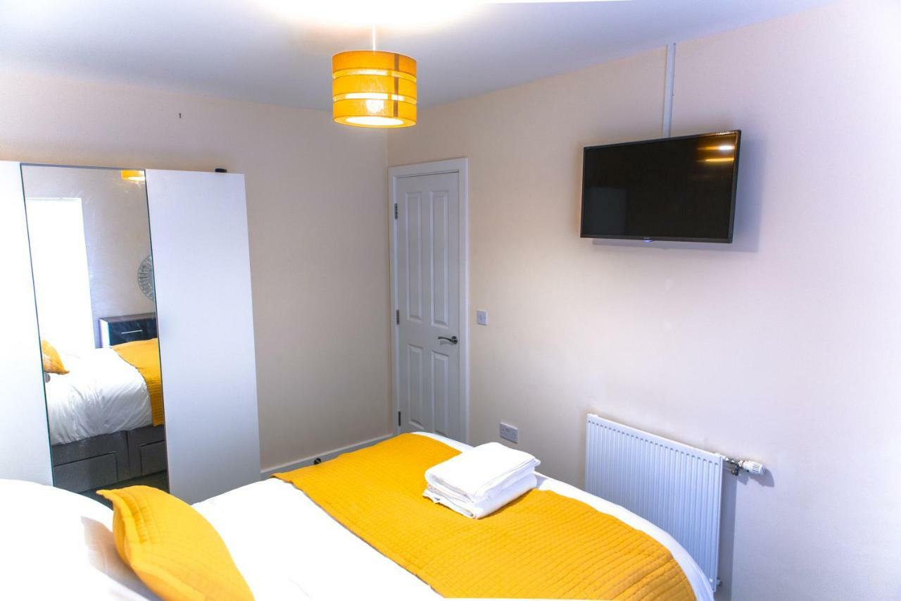 Salford Holiday Apartment Манчестер Екстер'єр фото