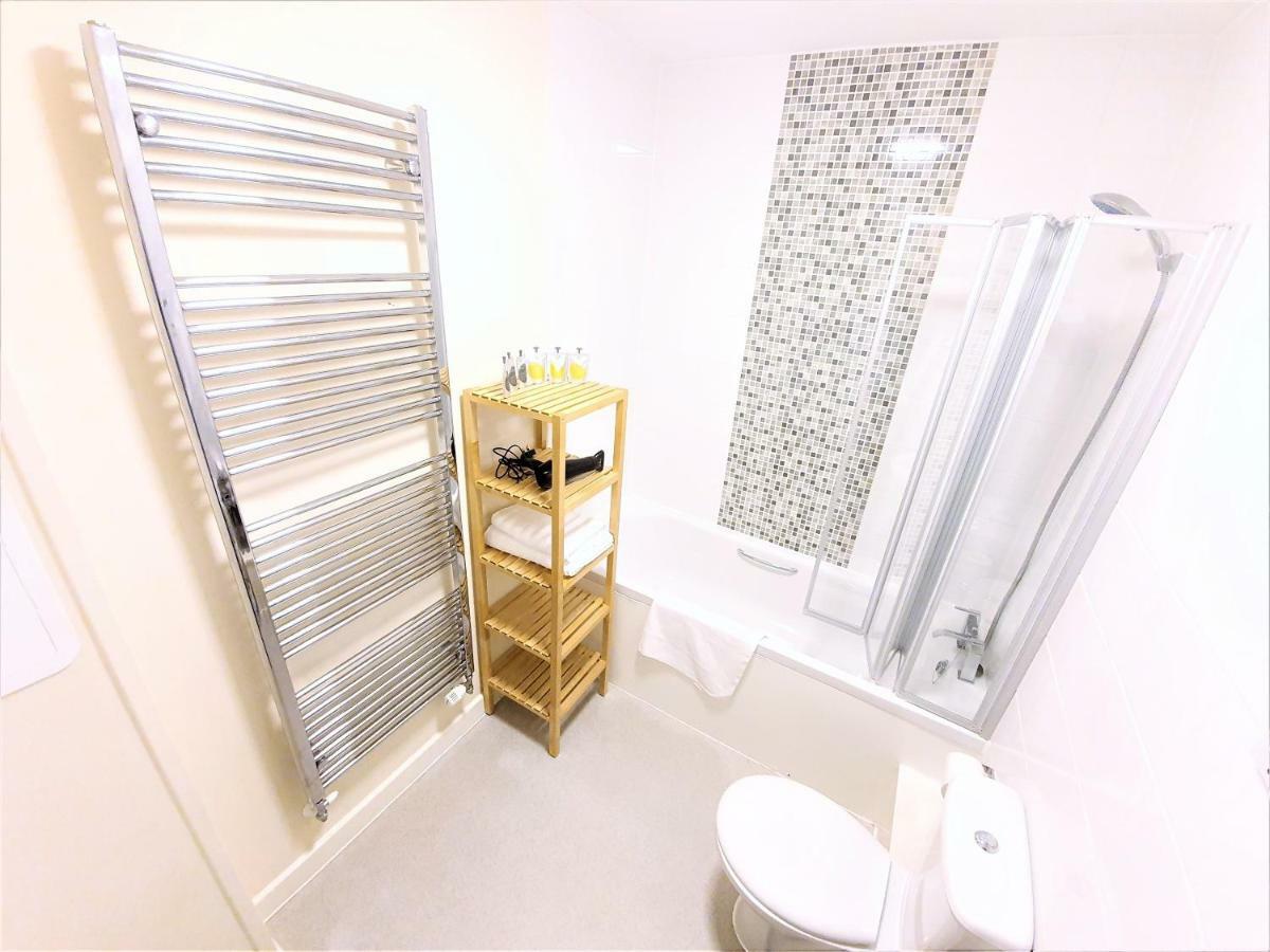 Salford Holiday Apartment Манчестер Екстер'єр фото